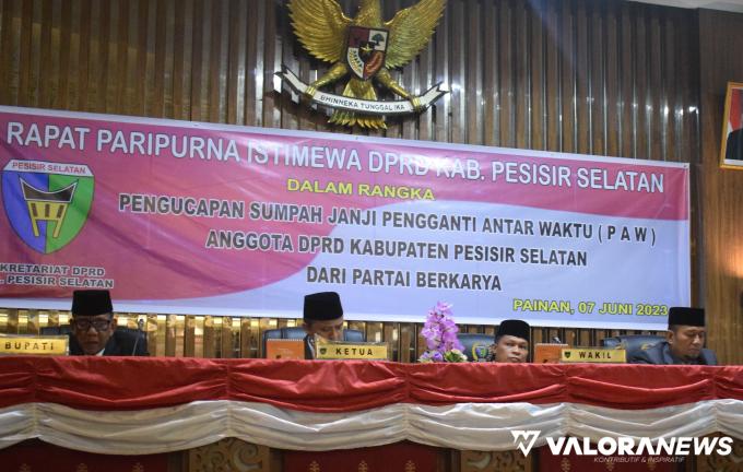 Rapat Paripurna Istimewa Pelantikan Pengganti Antar Waktu (PAW), anggota DPRD masa jabatan 2019-2024, di ruang sidang paripurna setempat, Rabulalu.