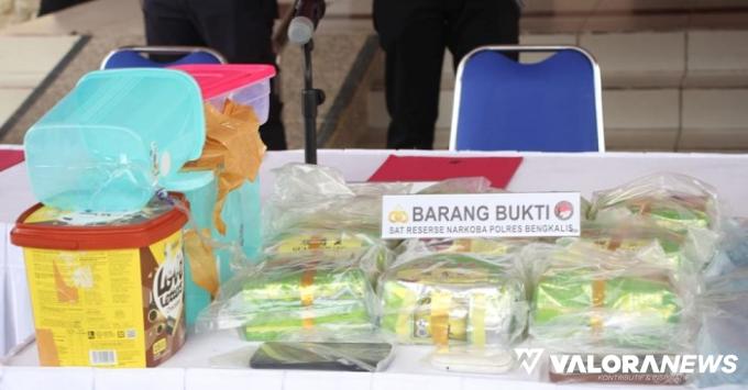 Barang bukti 10 Kg sabu dan ribuan butir pil ekstasi berhasil diamankan Satresnarkoba Polres Bengkalis dalam operasi penggrebekan, Ahad dinihari. (humas)