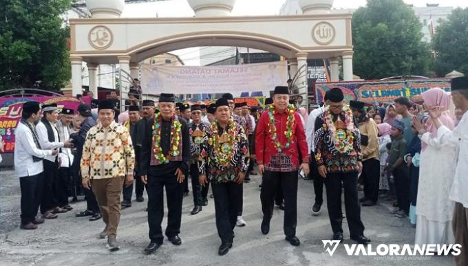 Plt Asisten III Bidang Administrasi Umum Setdako Pekanbaru,k Syoffaizal, hadiri pelantikan dan pengukuhan DPW II Riau Kepri dan DPC Sulit Air Sepakat (SAS), serta Tabligh Akbar bersama Ustad H. Ed Fauzan Ofratos di Masjid Gunung Merah SAS Pekanbaru. (huma