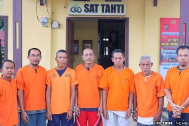 Delapan orang pelaku Karhutla di sejumlah desa di Kabupaten Rohil, diamankan personel Satreskrim. (humas)
