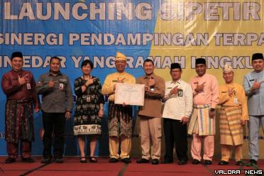 BBPOM Pekanbaru bersama Inda Pomi (Sekda Pekanbaru) luncurkan Sinergi Pendampingan Terpadu Izin Edar yang Ramah Lingkungan (Sipetir Aman) di Pekanbaru, Senin. (humas)