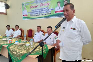 Bupati Pessel Rusma Yul Anwar memberi pengarahan dalam pembukaan pelatihan di BLK Painan, Rabu (7/06/2023). Foto: Dok Dinas Koperasi Usaha Kecil Menengah dan dan Tenaga Kerja Pessel.