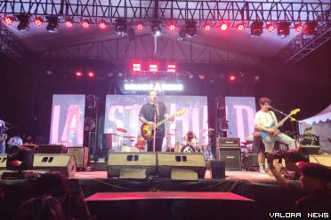 Atraksi grub band Last Child di ajang HuRu HaRa Fest di Kota Jambi, 18 Juni 2023 di bekas Bandara Sultan Thaha Lama, Rabu. (istimewa)