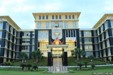 Mapolda Sumbar di Jl Sudirman, Padang.