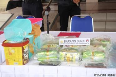 Barang bukti 10 Kg sabu dan ribuan butir pil ekstasi berhasil diamankan Satresnarkoba Polres Bengkalis dalam operasi penggrebekan, Ahad dinihari. (humas)