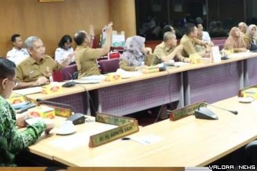Ketua Komisi V DPRD Riau, Robin P Hutagalung gelar RDP dengan Dinas Pendidikan Riau, di Ruang Rapat Komisi V DPRD Riau, Selasa. (humas)