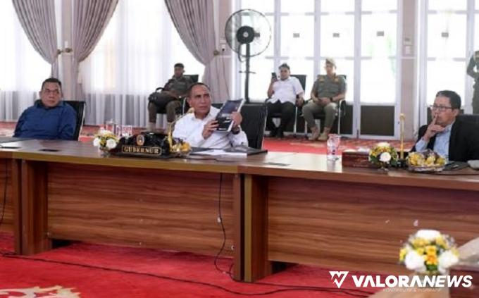 Gubernur Sumut, Edy Rahmayadi bersama Staf Khusus Panitia Besar (PB) PON Cucu Sumantri dan Ilyas Sitorus (Kadis Kominfo) saat rapat pembahasan persiapan PON Medan-Aceh 2024, di Medan, Rabu. (humas)