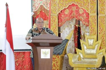 Ketua DPRD Sumbar, Supardi membuka Bimtek dengan tema "Optimalkan Fungsi Pengawasan DPRD dalam Revitalisasi, Pemanfaatan dan Peningkatan Aset Daerah," di Bukittinggi, 13-14 Juli 2023. (humas)