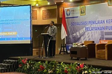 Kepala Perwakilan Ombudsman RI Provinsi Riau, Bambang Pratama saat memberikan sambutan pada sosialisasi penilaian kepatuhan pelayanan publik tahun 2023 di Pekanbaru, Jumat. (humas)