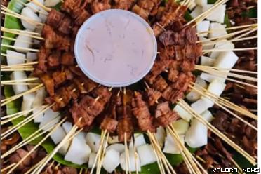 Tumpeng Sate Padang dari Ikose Sabana Sero.