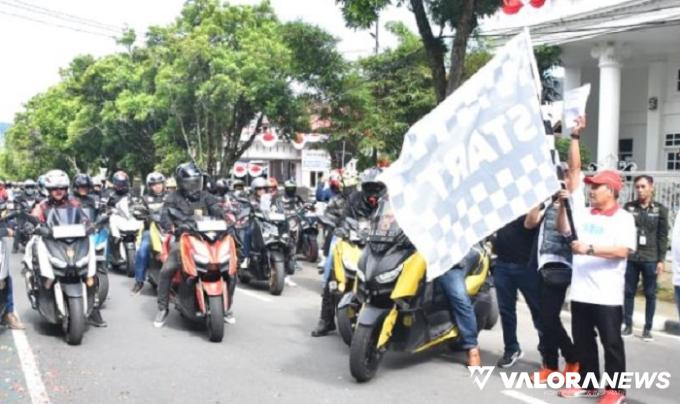 Bupati Agam, Andri Warman melepas peserta touring XOG 2033 di depan mess Pemkab Agam, Sabtu. (humas)
