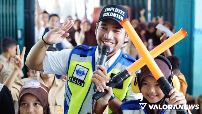 Karyawan PT Angkasa Pura II KC BIM kenalkan soal kebandarudaraan pada siswa sekolah di Padang dan Padang Pariaman, sepanjang Kamis dan Jumat. (istimewa)