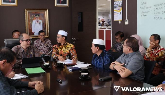 Wakil Ketua DPRD Sumbar, Irsyad Syafar pimpin rombongan Banggar DPRD Sumbar konsultasi tentang pembahasan KUA-PPAS Sumbar tahun 2024 bersama Kasubdid Perencanaan Anggaran Wilayah Satu Kemendagri, Fernando Siagian di Jakarta, Jumat.  (humas)