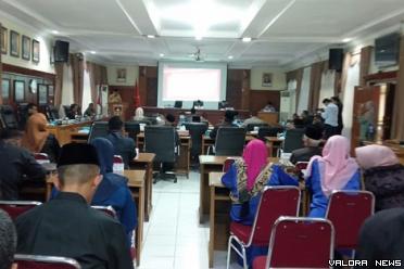 Suasana rapat paripurna DPRD Bukittinggi yang mengesahkan tiga buah Ranperda sepanjang Kamis dan Jumat ini. (hamriadi)