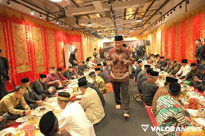 Gubernur Sumbar, Mahyeldi menghadiri tasyakuran ditetapkannya bekas tambang batu bara ombilin sebagai warisan dunia oleh UNESCO, di Padang, Kamis. (humas)