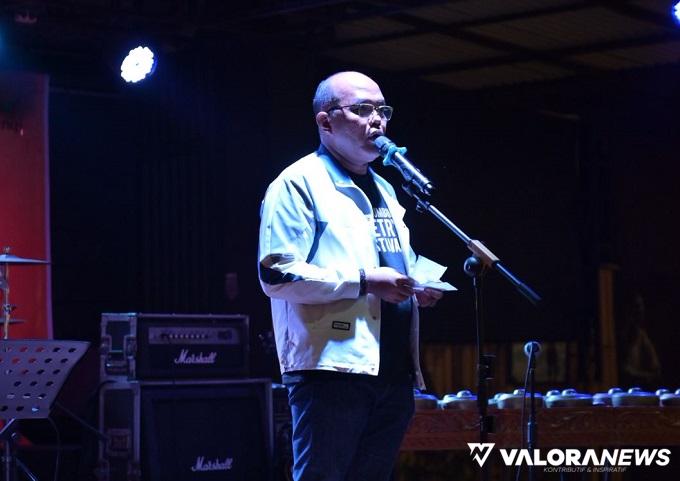 Ketua DPRD Sumbar, Supardi saat membuka Payakumbuh Poetry Festival (PPF) 2023 di Agamjua Art and Culture Cafe, Payakumbuh, Rabu malam. (humas)