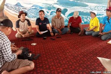 Kepala Dinas Pariwisata Pemuda dan Olah Raga Mentawai, Joni Anwar memberikan keterangan pers pada penutupan FPM 2023, Sabtu sore. (daniwarti)