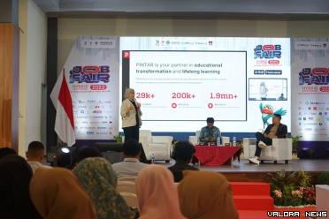 Paparan Talenthub dan Pintar serta narasumber, Oktafriel Febriansyah pada kegiatan Talent Scouting 2023 di Padang, Kamis sore. (veri rikiyanto)