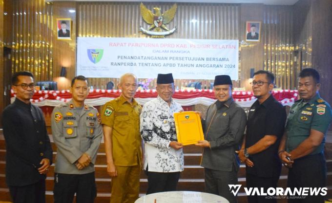 Rapat Paripurna Penetapan Propemperda APBD tahun 2024, di Painan, Senin (27/11/2023). Foto: Dok Humas DPRD Pessel