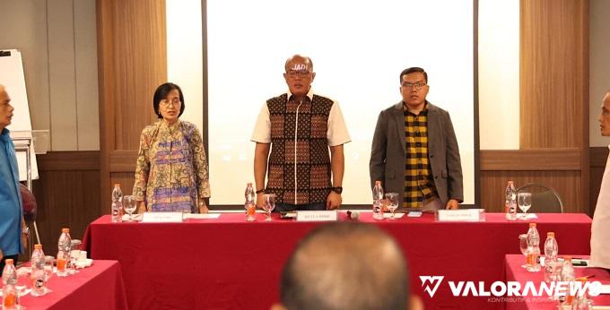 Ketua DPRD Sumatera Barat, Supardi bersama Pangi Syarwi Chaniago (Direktur Eksekutif Voxpol Center Research and Consulting) dan Lembaga Penelitian dan Pengabdian Masyarakat Universitas Respati Indonesia di Jakarta, Selasa. (humas)
