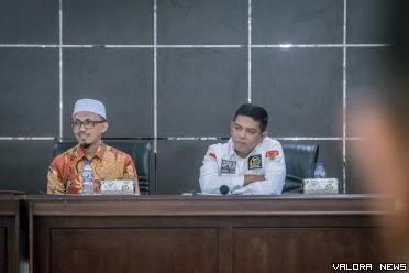Wakil Ketua DPRD Sumbar, Irsyad Syafar bersama Andra Soni (Ketua DPRD Banten) saat pertemuan dengan rombongan Bamus DPRD Sumbar, Kamis. (humas)