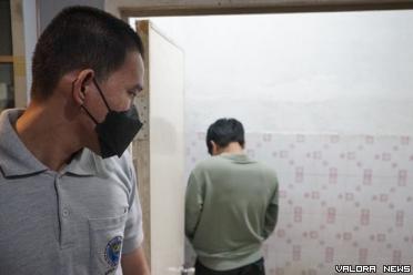 Personel BNNP Riau, melakukan tes urine pada tiga lokasi hiburan malam di Pekanbaru, 3-4 November 2023 lalu. (humas)