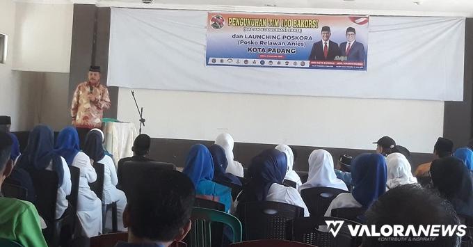 Ketua LKAAM Sumbar, Fauzi Bahar Dt Nan Sati memberikan arahan pada pelantikan Tm 100 Bakorsi Padang, di aula kantor LKAM Sumbar, Sabtu siang. (mangindo kayo)