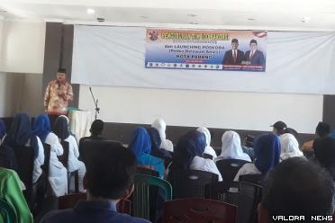 Ketua LKAAM Sumbar, Fauzi Bahar Dt Nan Sati memberikan arahan pada pelantikan Tm 100 Bakorsi Padang, di aula kantor LKAM Sumbar, Sabtu siang. (mangindo kayo)