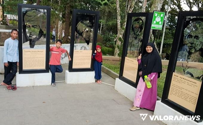Diaroma Pahlawan Nasional, jadi salah satu lokasi favorit wisatawan yang instagramable di Benteng Fort de Kock Bukittinggi. (mangindo kayo)
