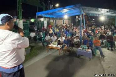 Wakil Ketua DPRD Padang, Amril Amin menemui konstituennya di Perum Villa Mega RW 12 RT 02 Kelurahan Mata Air, Kecamatan Padang Selatan pada Kamis, 4 Januari 2024. (humas)
