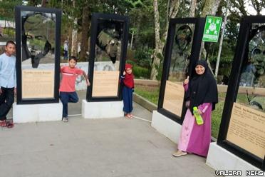Diaroma Pahlawan Nasional, jadi salah satu lokasi favorit wisatawan yang instagramable di Benteng Fort de Kock Bukittinggi. (mangindo kayo)