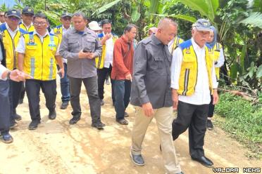 Menteri PUPR Basuki Hadimuljono, mengunjungi Kabupaten Pessel, pasca bencana banjir dan longsor di daerah tersebut. Dalam kunjungan kerja Senin 13 Maret 2024, Menteri Basuki didampingi Gubernur Sumbar Mahyeldi Ansharullah, Bupati Pessel Rusma Yul Anwar