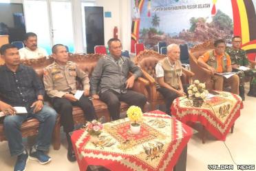 Pemkab Pessel Rakor dengan BNPB via zoom, Jumat (29/03/2024). Dan mengatakan kalau usulan bantuan perumahan korban bencana di daerahnya, disetujui pemerintah pusat. FOTO: Dok Diskominfo Pessel