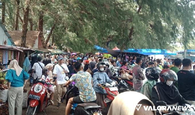 Pengunjung memadati objek wisata Pasia Tiku, kecamatan Tanjung Raya pada Libur Lebaran Idul Fitri 2024 ini. (humas)