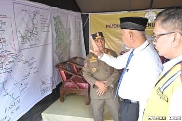 Gubernur Sumbar, Mahyeldi meninjau Posko Terpadu Lebaran Kelok Sembilan dan Posko Tanjung Pati, Kabupaten Limapuluh Kota, Sabtu (13/04/2024). (humas)