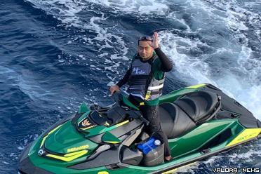 Jajal potensi wisata bahari Kepulauan Mentawai, Wagub Sumbar, Audy Joinaldi gunakan Jetski sembari kunjungi desa-desa wisata di Bumi Sikerei itu. (humas)