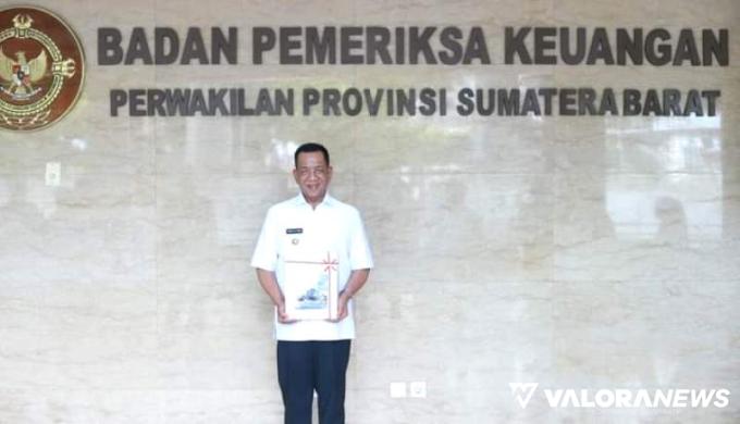 Pemkab Pessel dapat Opini WTP yang ke-11 kalinya, secara beruntun atas LHP, untuk LKPD tahun 2023 dari BPK RI, di Kantor BPK RI Perwakilan Sumbar, di Padang, Rabu (22/5/2024). FOTO:Dok Diskominfo Pessel