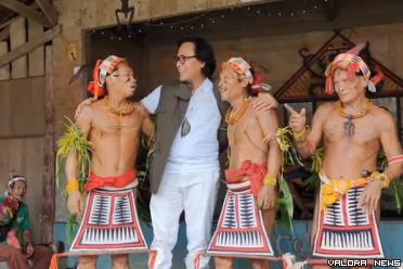 Direktur Utama PT Aviasi Pariwisata Indonesia (Injourney), Dony Oskaria disambut dengan tarian khas adat Mentawai, saat kunjungan ke Kabupaten Kepulauan Mentawai, Jumat. (istimewa)