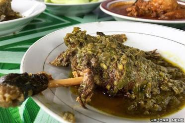 Itiak Lado Hijau merupakan salah satu kuliner khas Sumatera Barat yang paling banyak diminati wisatawan terutama dari Malaysia.
