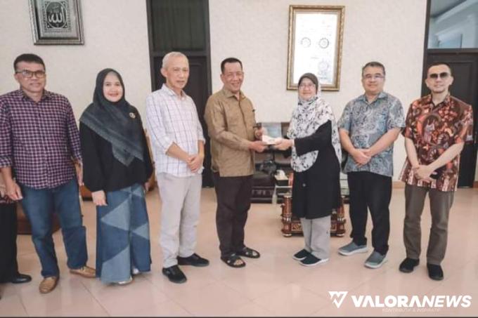 3 Guru Besar UTM berkunjung ke Pessel, baru - baru ini. Mereka sangat  kagum, atas keelokan dari pesona alam di Pessel. FOTO: Dok Diskominfo Pessel