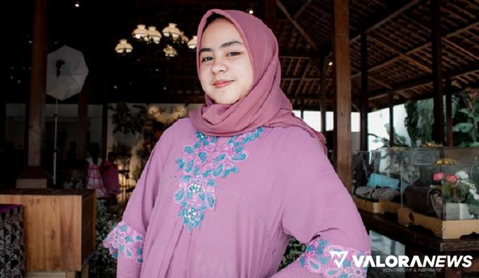 :https://pixabay.com/id/photos/wanita-berpakaian-pink-wanita-6136437/