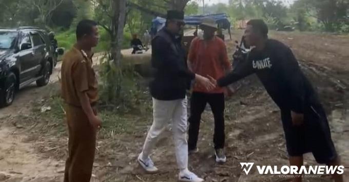Wako Bukittinggi, Erman Safar mengunjungi lokasi Tabiang Barasok (tebing berasap-red) di Kelurahan Bukik Apik Puhun, Kecamatan Guguk Panjang, Selasa pagi. (hamriadi)