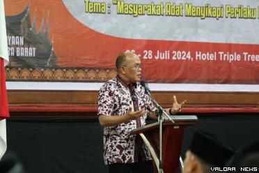 Ketua DPRD Sumbar, Supardi saat membuka acara Bimtek Peningkatan Kapasitas Pemangku Kebudayaan Kota Payakumbuh, 26-28 Juli 2024 di Bukittinggi. (humas)