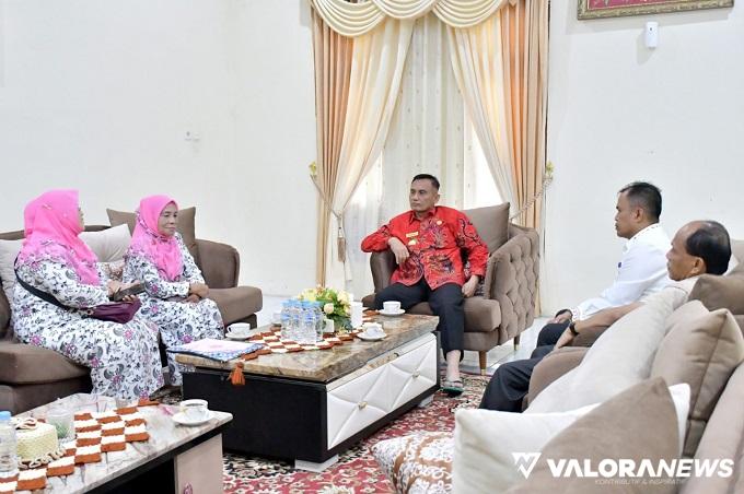 Pjs Bupati Agam, Endrizal menerima  audiensi DPC Agam Tuo Ikatan Ahli Boga Indonesia (IKABOGA) Sumatera Barat, di Mess Pemkab Agam, Belakang Balok, Bukittinggi, Sabtu. (humas)
