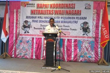 PJ Bupati Era Sukma Munaf di Rakor Netralitas Wali Nagari, diadakan Bawaslu, bersama seluruh Wali Nagari (182 Nagari) di Pessel. Tagline: Bersama Wali Nagari, Kita Wujudkan Pilkada 2024 yang Demokratis dan Berkualitas, Rabu (13/11/2024). FOTO: tusrisep