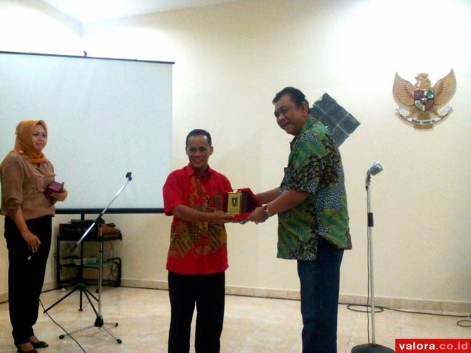 TUKAR CENDERAMATA