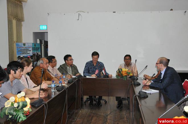Beri Keterangan Pers