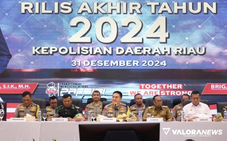 Kapolda Riau, Irjen Pol Mohammad Iqbal memberikan keterangan pers akhir tahun 2024 pada awak media di Pekanbaru, Selasa. (humas)