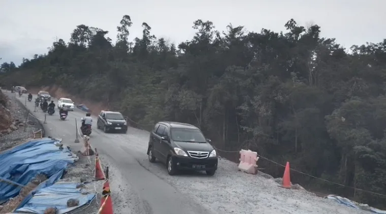 Jalan lintas Riau-Sumbar di Km 106-107 Desa Tanjung Alai, Kampar.