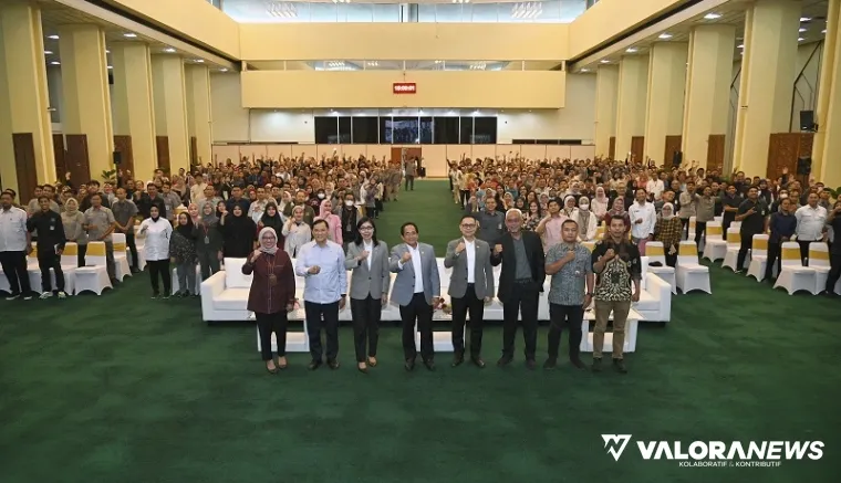 Sekretaris Jenderal DPR RI, Indra Iskandar dalam acara Pengarahan dan Sosialisasi Pimpinan Setjen DPR RI tentang status kedudukan, hak dan kewajiban PPPK, di Ruang Pustakaloka, Gedung Nusantara IV, DPR RI, Jakarta, Selasa. (humas)